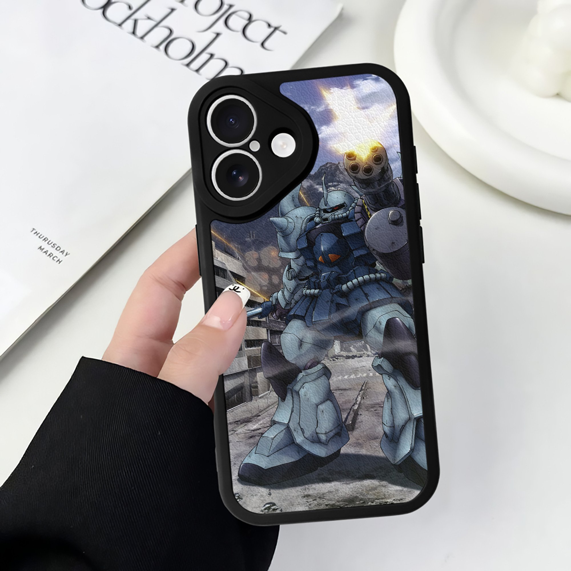 （画像用） 機動戦士ガンダム Mobile Suit Gundam 【iPhone 16シリーズ対応】シリコンスマホケース（レザー調） 材質：シリコン